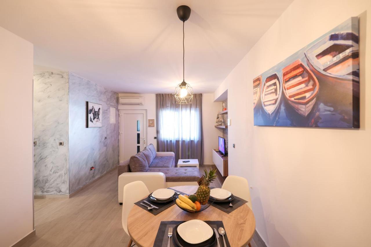 Coco Apartment Pirovac Exterior photo